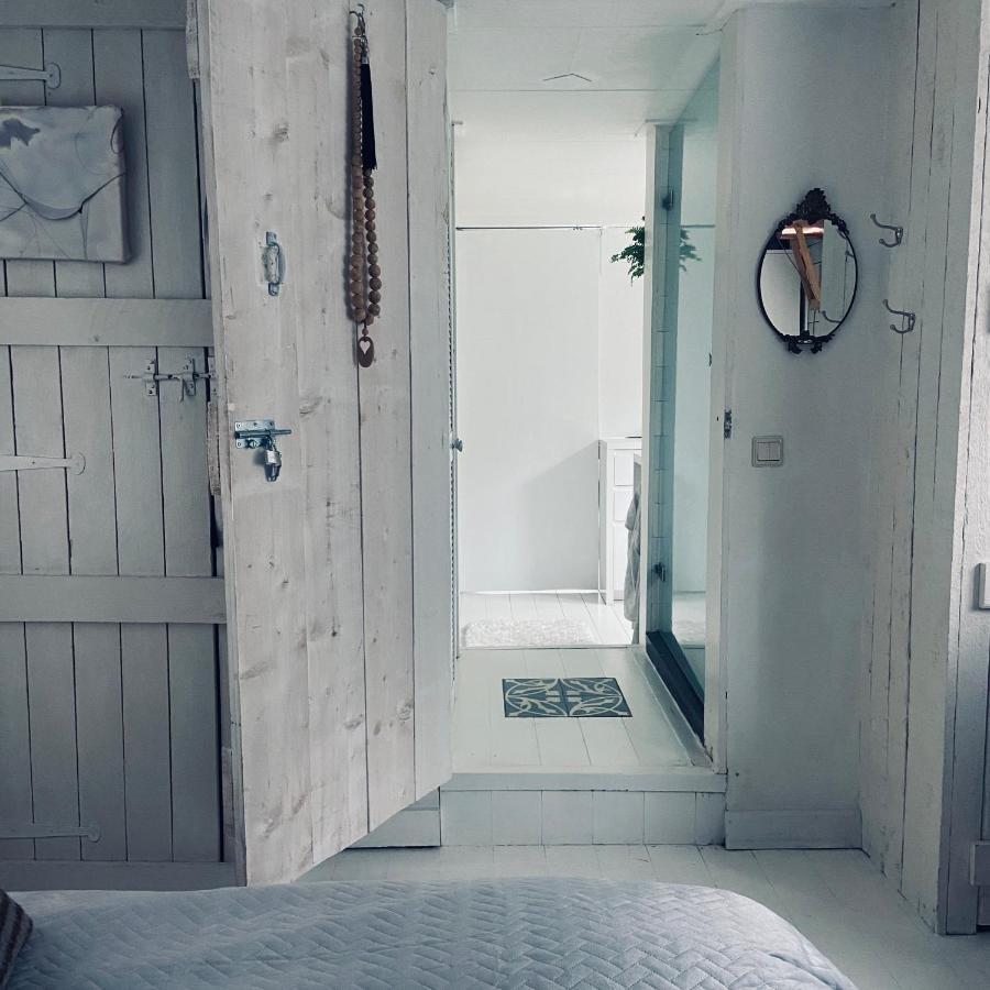 לינה וארוחת בוקר אמסטרדם Houseboat Bonnie מראה חיצוני תמונה